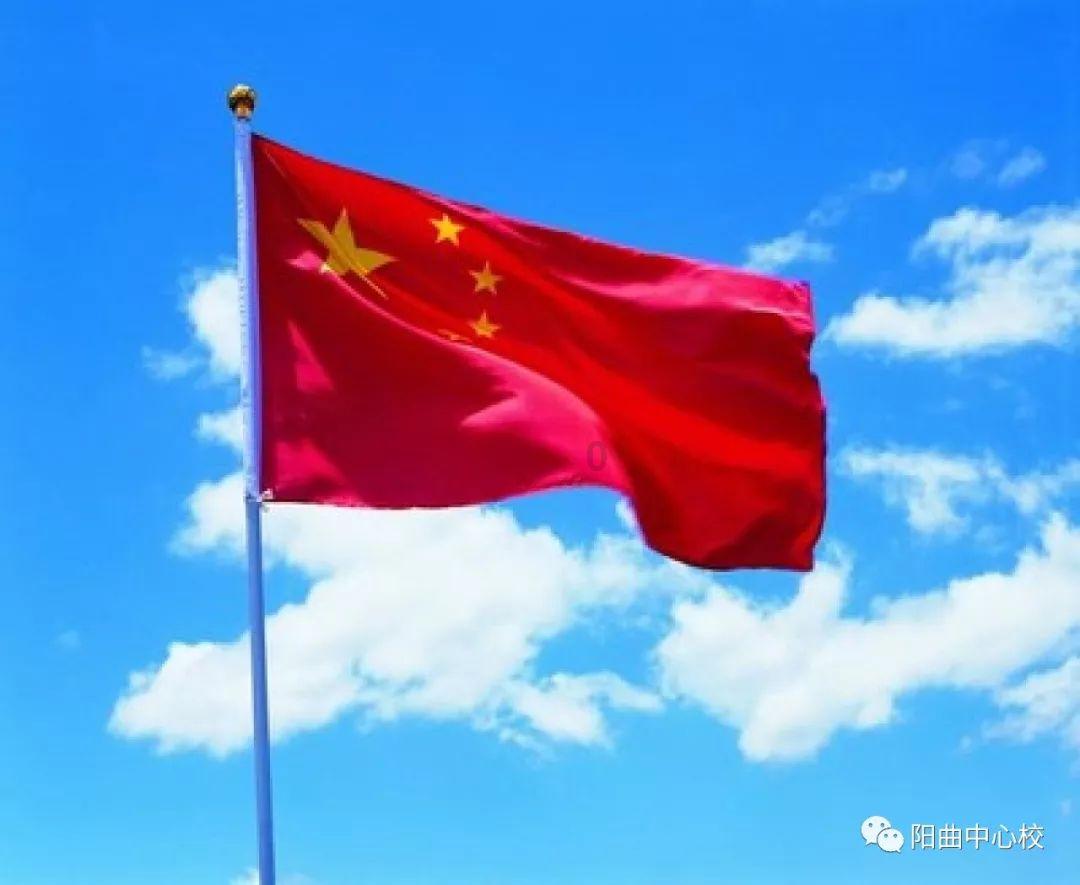 女生主动关心那个男生。说 上班不要太累 照顾好自己？